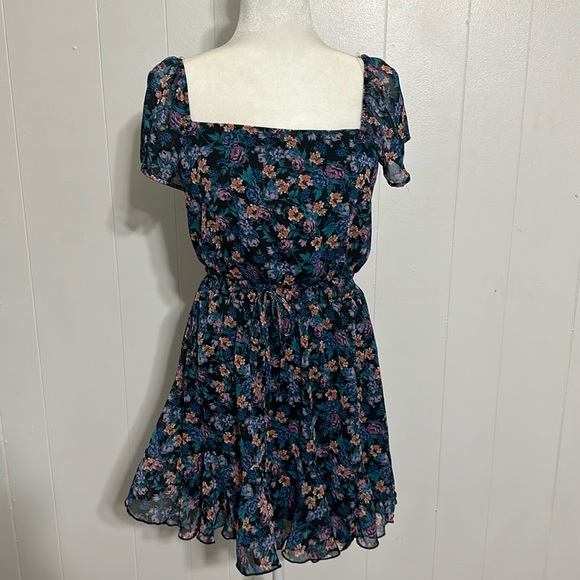 Trixxi Dresses & Skirts - Flower dress